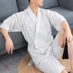 Kimono homme classique, idéal pour la détente nocturne