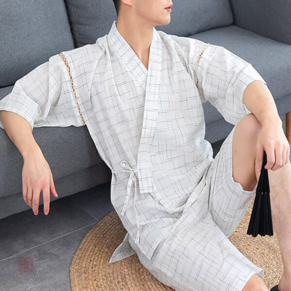 Kimono homme classique, idéal pour la détente nocturne