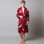 Vêtement traditionnel japonais, peignoir homme rouge