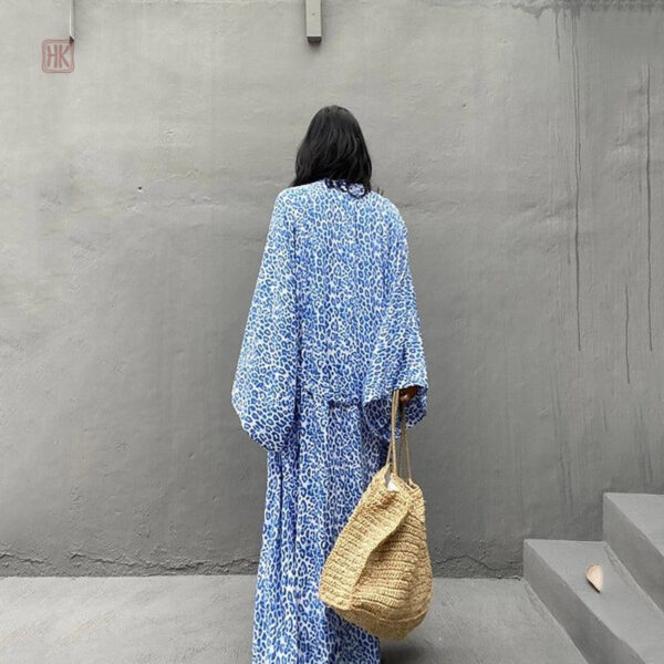 Kimono bleu avec motifs pour la plage