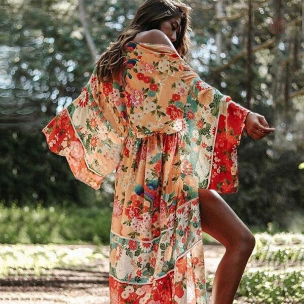 Vêtement de plage féminin à motif floral