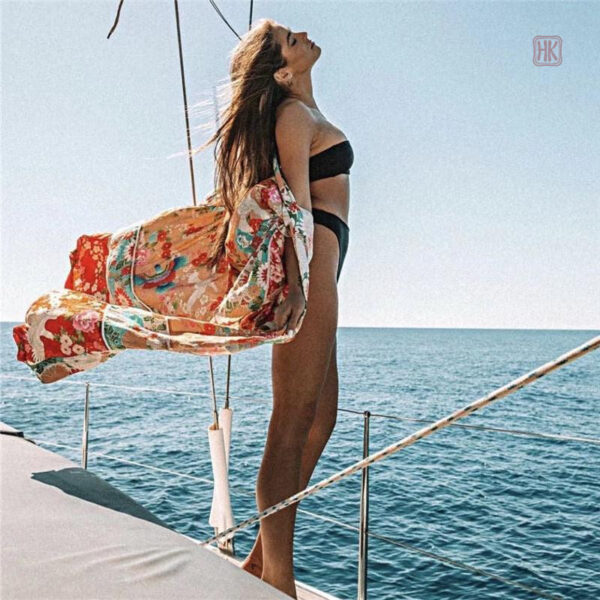 Style décontracté : kimono floral pour sorties estivales