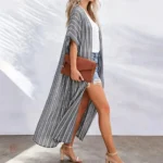 Vêtement de plage léger, kimono femme gris à rayures