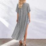 Kimono d'été gris rayé, parfait pour les sorties à la plage