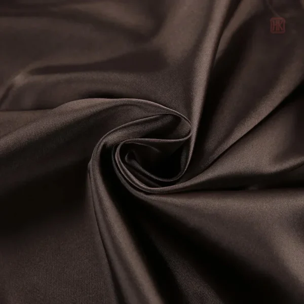 Kimono élégant en satin pour moments de détente
