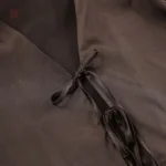 Pyjama marron en satin, idéal pour les soirées
