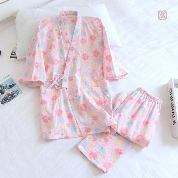 Vêtement de nuit kimono rose pour un style relaxant