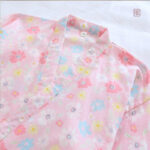 Kimono pyjama léger en rose pour des moments de détente