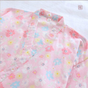 Kimono pyjama léger en rose pour des moments de détente