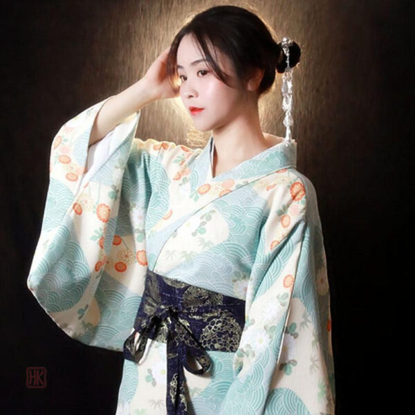 Robe Japonaise avec Motifs Fleuris