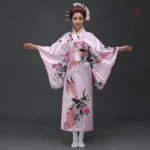 Kimono femme japonais élégant en robe traditionnelle