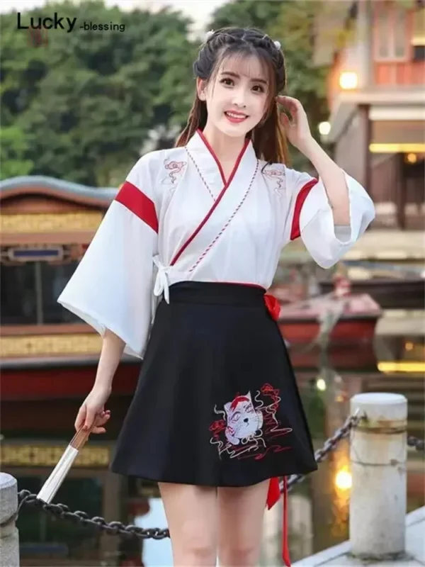 Robe kimono samouraï avec motifs traditionnels