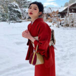 Kimono japonais rouge, parfait pour les occasions spéciales