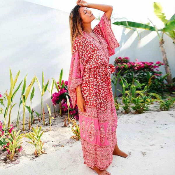 Vêtement féminin : kimono rouge chic
