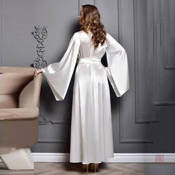 Kimono léger et doux, parfait pour les occasions spéciales