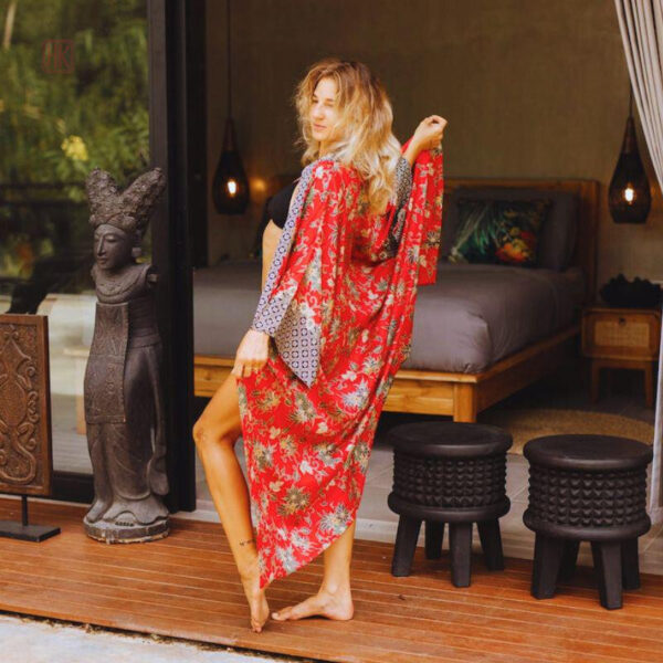 Élégant kimono en soie avec motifs indiens