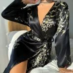 Variété de Kimono Femme en tissu soyeux, style vintage unique