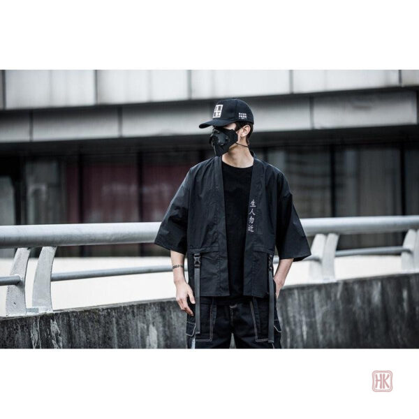 Kimono streetwear, look audacieux pour hommes modernes