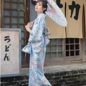 Kimono bleu fleuri traditionnel