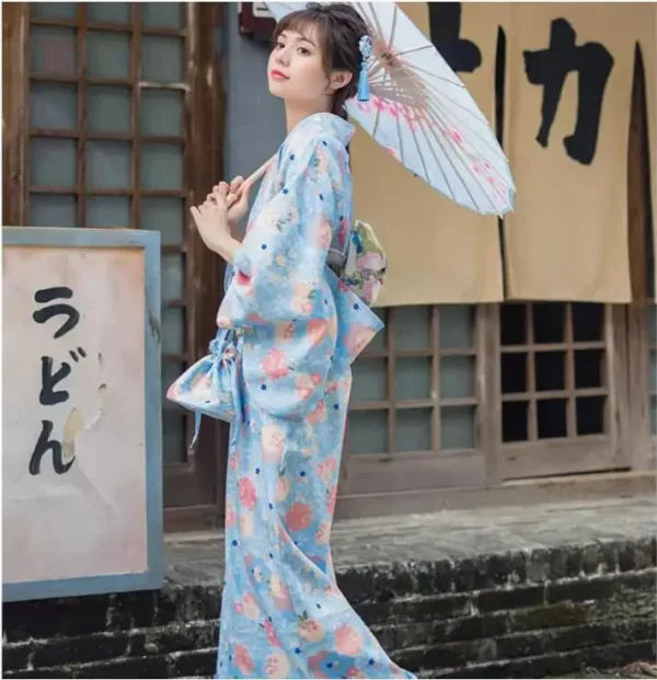 kimono-traditionnel-bleu-fleuri-1 Kimono bleu fleuri traditionnel