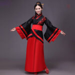 Kimono femme avec motifs traditionnels asiatiques raffinés