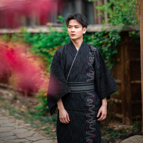 kimono-traditionnel-japonais-noir-1 Kimono traditionnel japonais noir pour homme