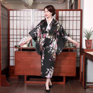 Kimono traditionnel japonais en manteau pour femme