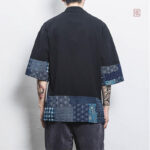 Kimono élégant bleu avec design floral