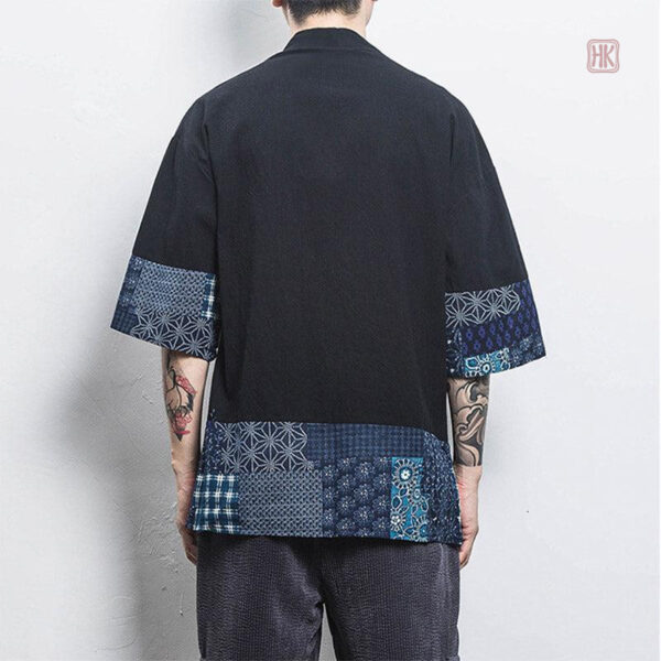 Kimono élégant bleu avec design floral