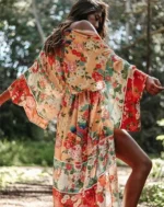Kimono à motifs floraux, parfait pour un look décontracté et unique