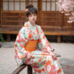 Yukata femme avec motifs floraux et ceinture obi