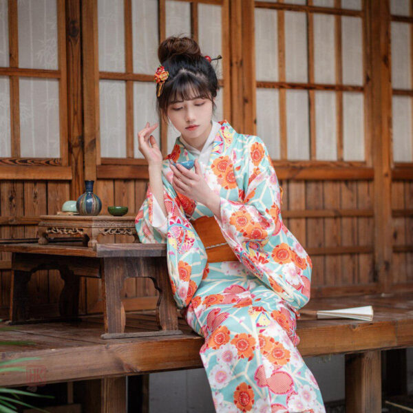Vêtement japonais féminin, idéal pour les festivals
