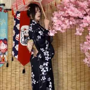 Kimono noir traditionnel pour un style zen