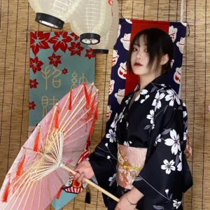 Robe kimono en noir, élégance et confort réunis