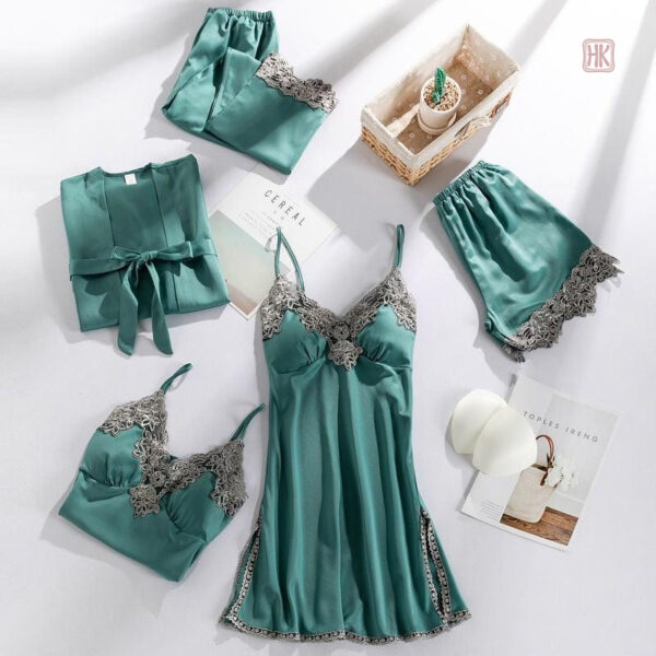 Kimono en satin doux pour une sensation de luxe