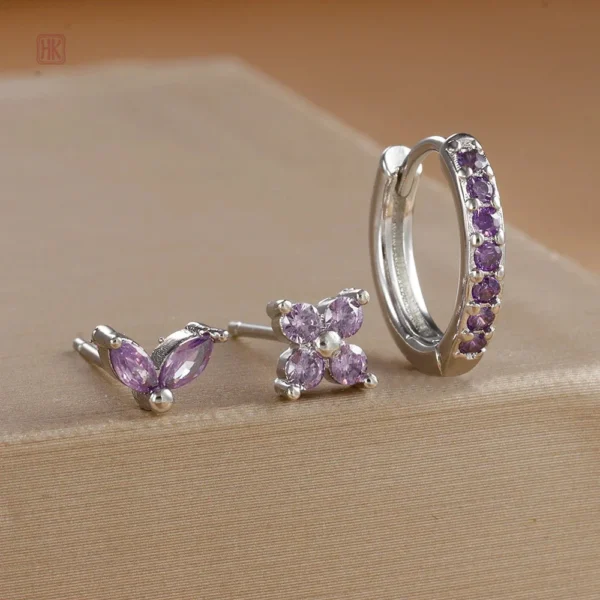 Boucles d'oreilles argentées avec détails en zircon