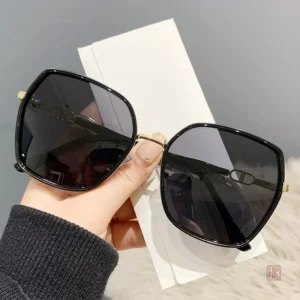 Lunettes de soleil femme au design moderne et audacieux