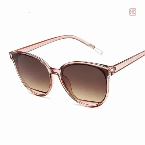 Accessoire mode : lunettes de soleil femme au style rétro