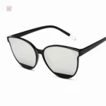 Élégance intemporelle avec ces lunettes de soleil femme rétro