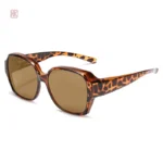 Accessoire mode : lunettes de soleil à motif léopard féminin