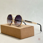 Accessoire mode : lunettes de soleil rondes à la mode