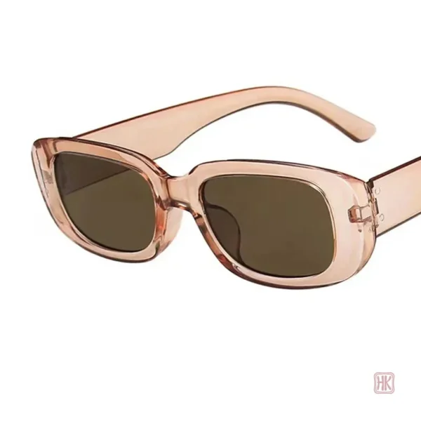 Style minimaliste : lunettes de soleil claires et tendance
