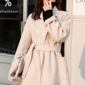 Manteau court beige en laine pour femme