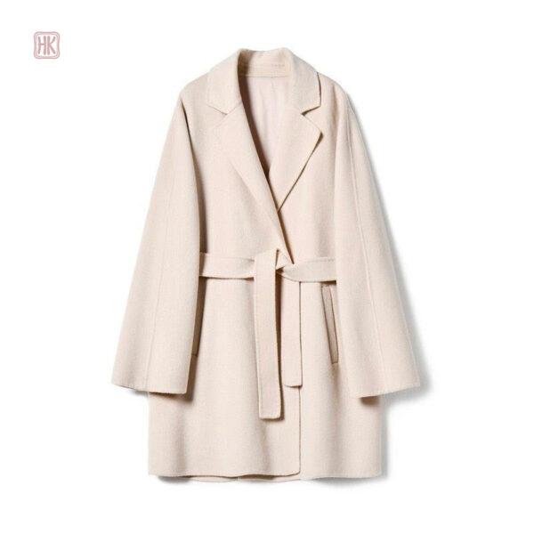 Manteau kimono beige en laine, style élégant