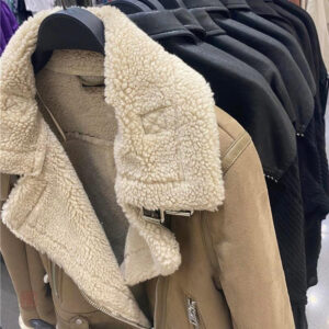 Vêtement en cuir agneau pour look élégant féminin