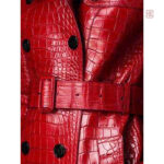Manteau rouge en cuir, design féminin et tendance