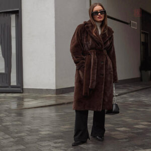 Manteau kimono marron en fausse fourrure