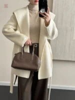 Manteau femme à col large tendance