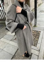 Manteau kimono gris, style élégant et confortable