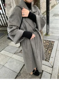 Manteau kimono gris, style élégant et confortable